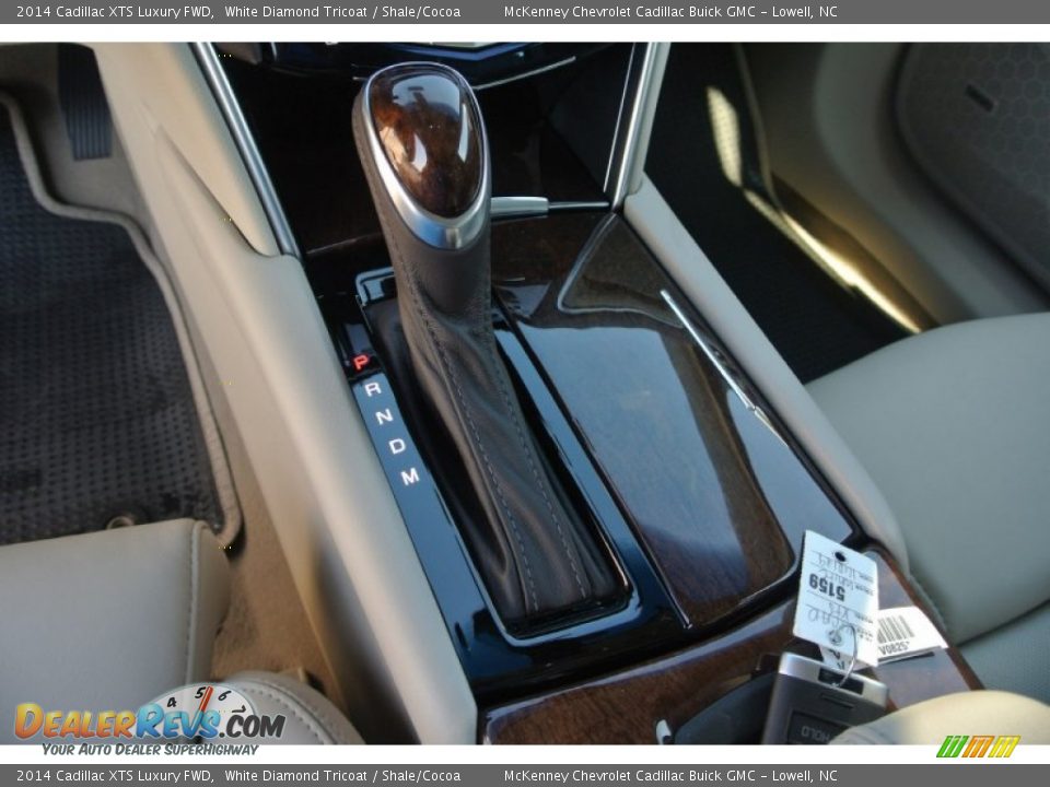 2014 Cadillac XTS Luxury FWD White Diamond Tricoat / Shale/Cocoa Photo #10