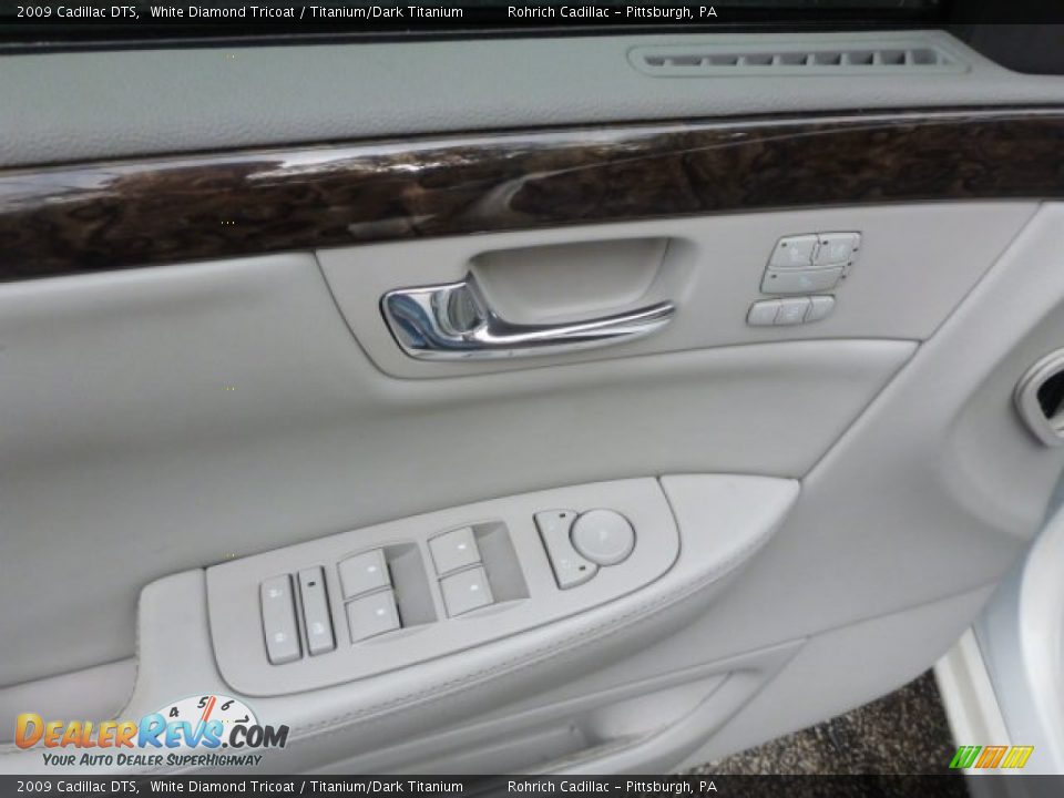 2009 Cadillac DTS White Diamond Tricoat / Titanium/Dark Titanium Photo #2