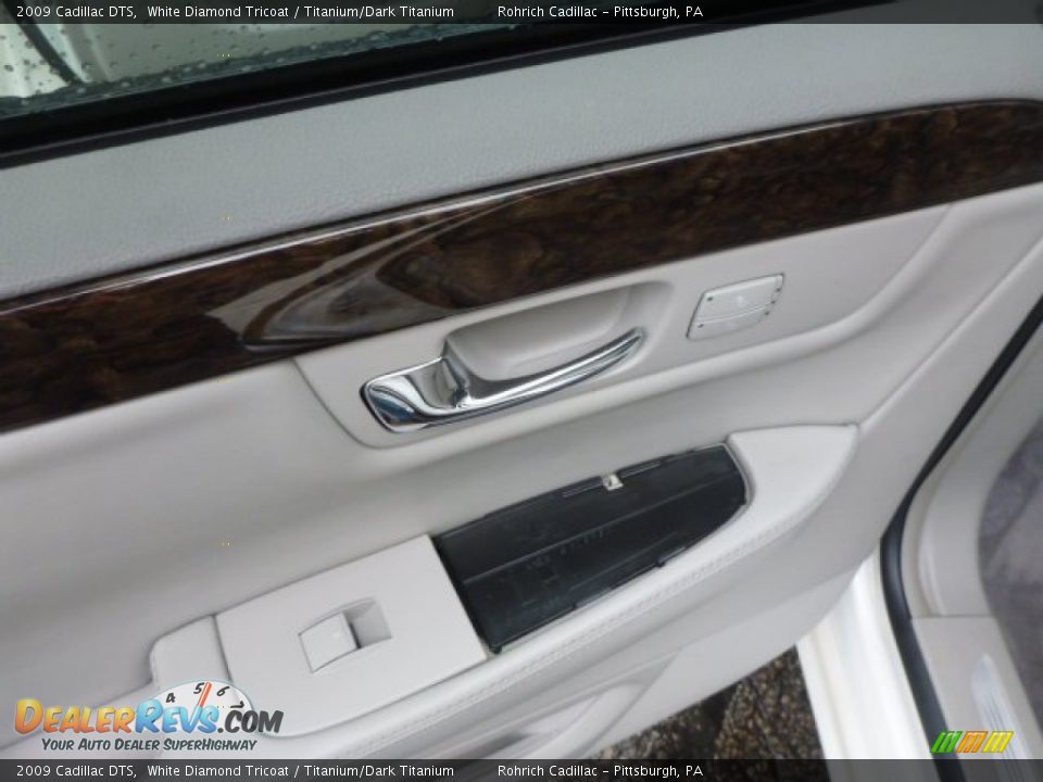 2009 Cadillac DTS White Diamond Tricoat / Titanium/Dark Titanium Photo #16