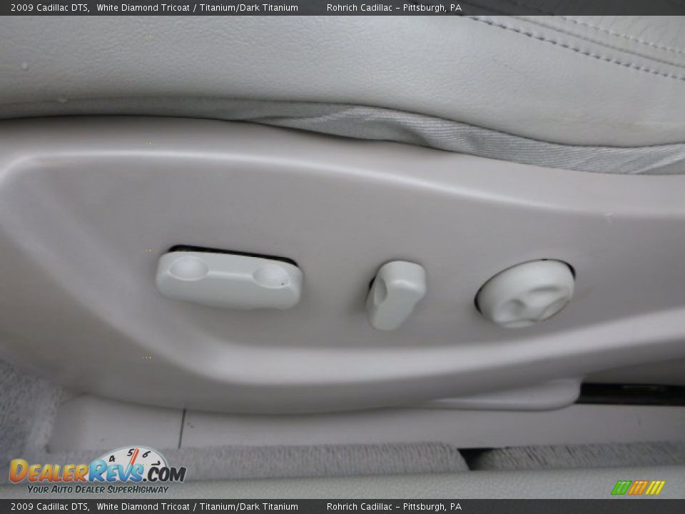 2009 Cadillac DTS White Diamond Tricoat / Titanium/Dark Titanium Photo #17
