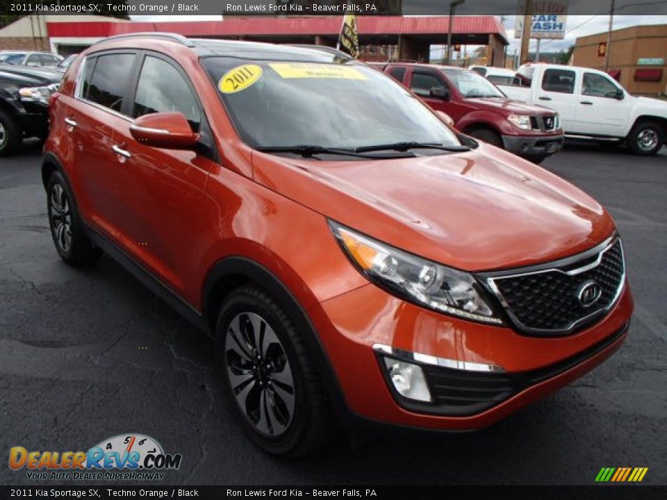 Front 3/4 View of 2011 Kia Sportage SX Photo #2