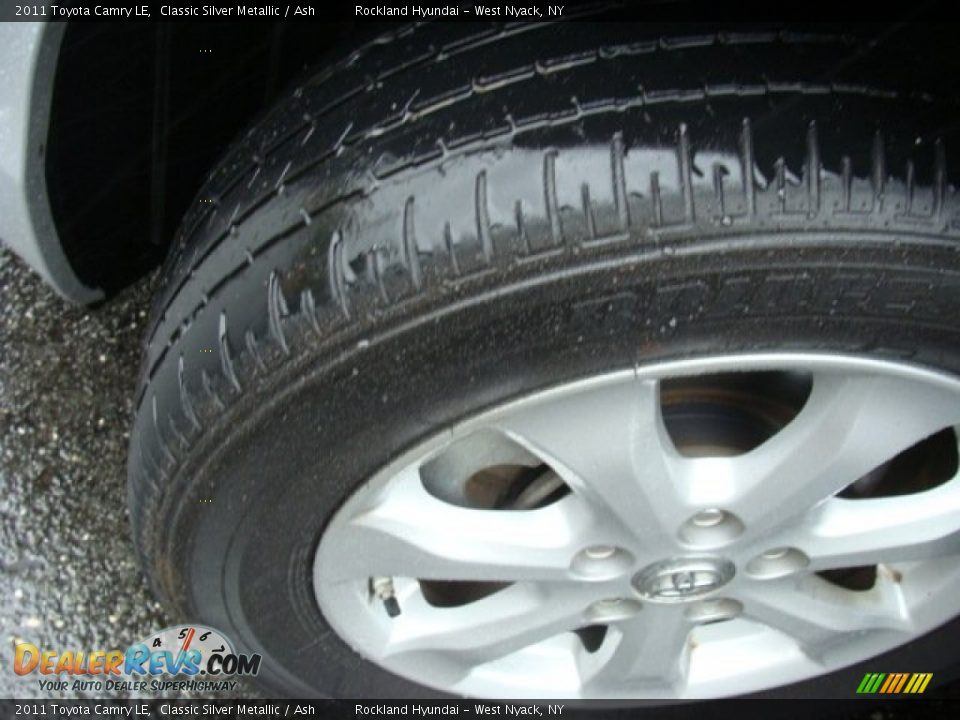 2011 Toyota Camry LE Classic Silver Metallic / Ash Photo #26