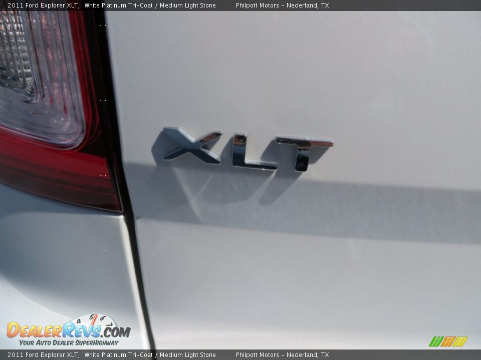 2011 Ford Explorer XLT White Platinum Tri-Coat / Medium Light Stone Photo #22