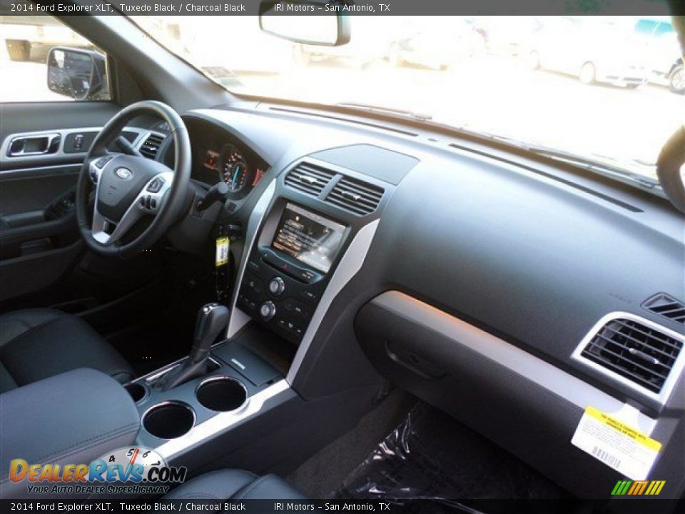 2014 Ford Explorer XLT Tuxedo Black / Charcoal Black Photo #11