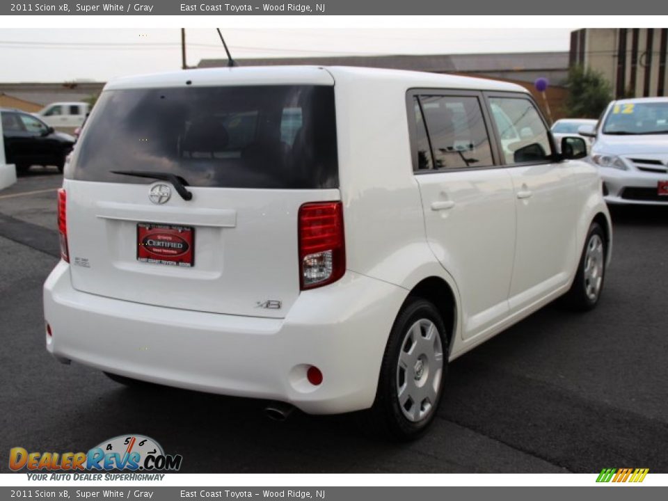 2011 Scion xB Super White / Gray Photo #4
