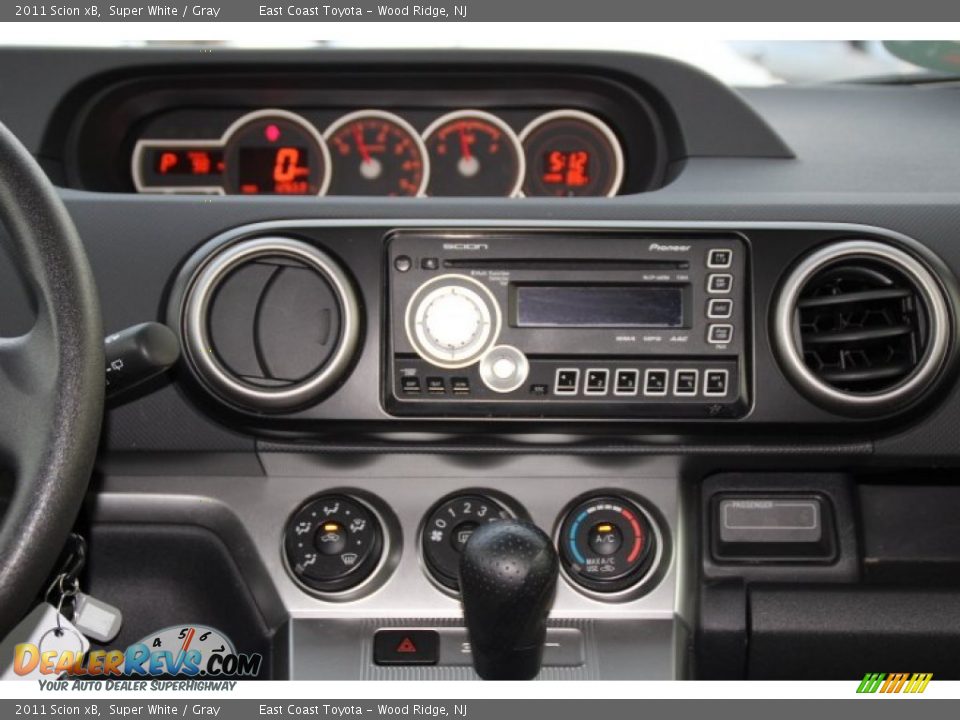Controls of 2011 Scion xB  Photo #11