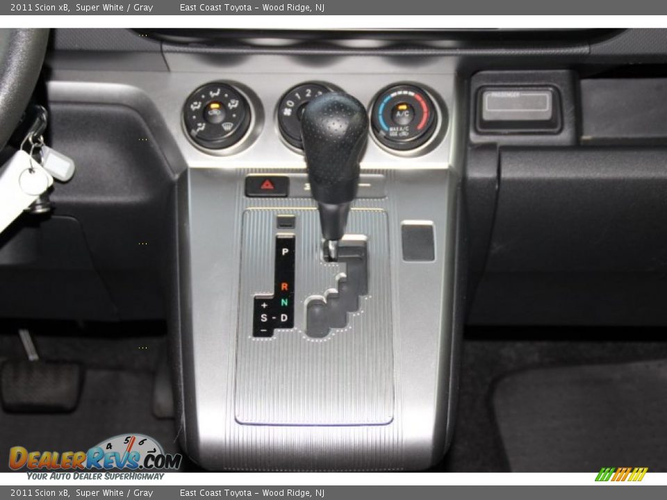 2011 Scion xB  Shifter Photo #12