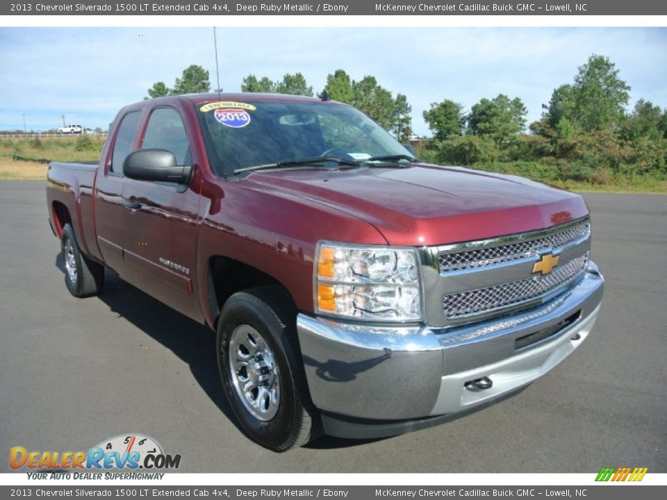Front 3/4 View of 2013 Chevrolet Silverado 1500 LT Extended Cab 4x4 Photo #1