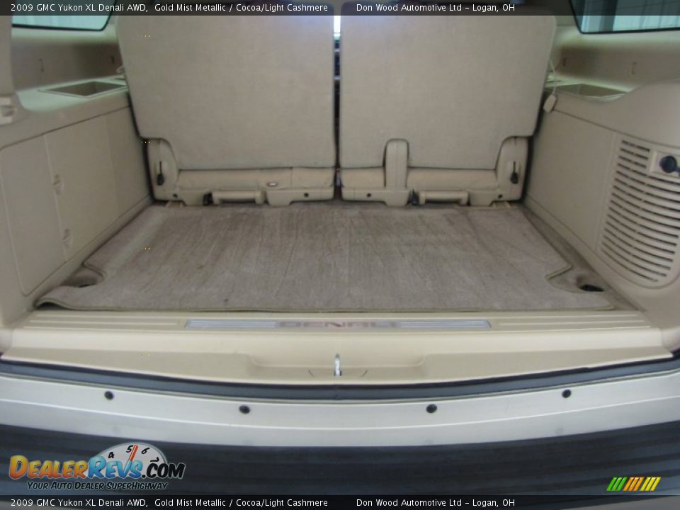 2009 GMC Yukon XL Denali AWD Gold Mist Metallic / Cocoa/Light Cashmere Photo #4