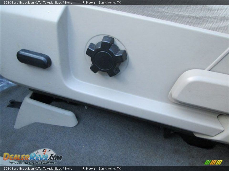 2010 Ford Expedition XLT Tuxedo Black / Stone Photo #11