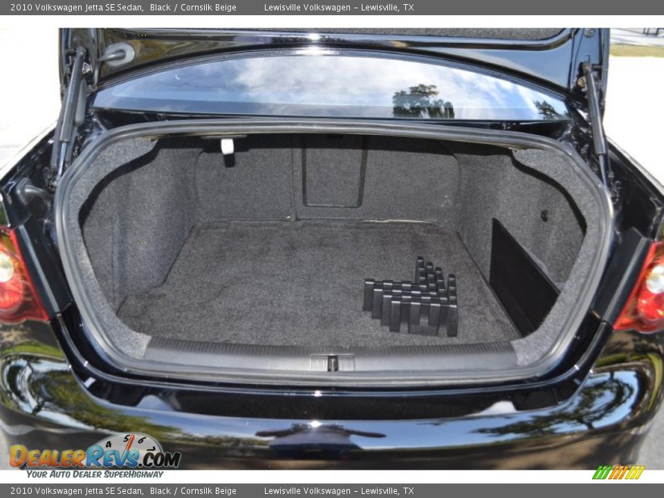 2010 Volkswagen Jetta SE Sedan Black / Cornsilk Beige Photo #20
