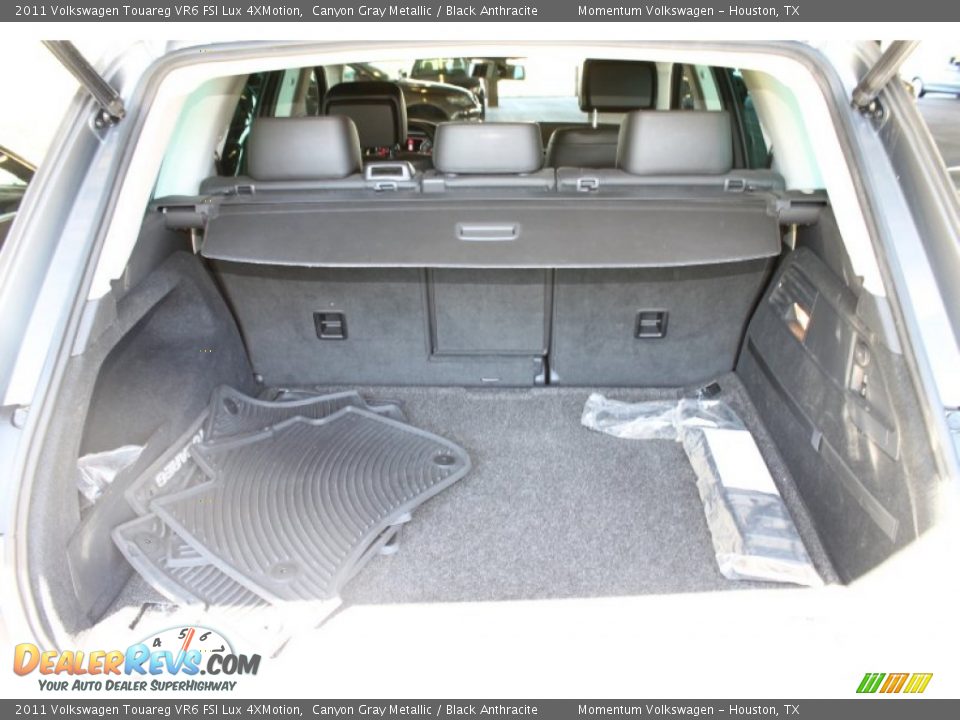 2011 Volkswagen Touareg VR6 FSI Lux 4XMotion Canyon Gray Metallic / Black Anthracite Photo #36