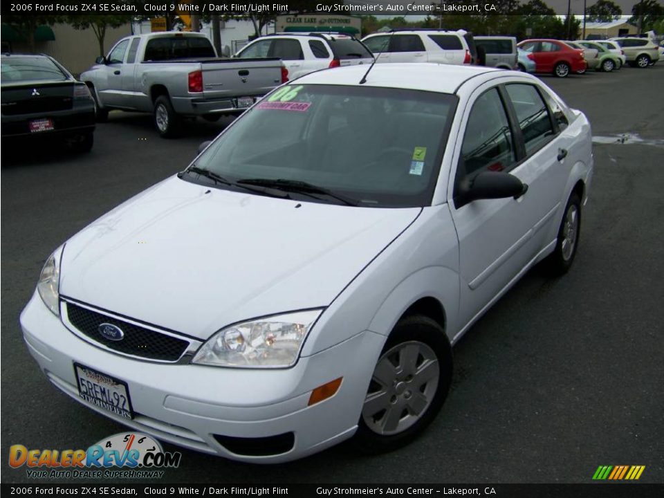 2006 Ford Focus ZX4 SE Sedan Cloud 9 White / Dark Flint/Light Flint Photo #1