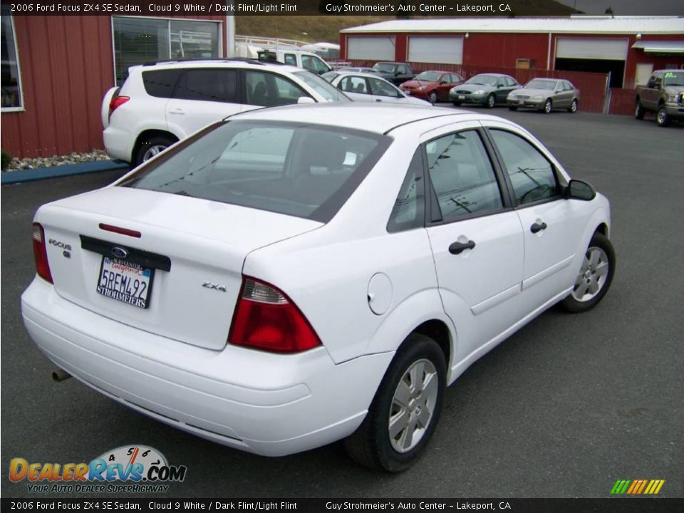 2006 Ford Focus ZX4 SE Sedan Cloud 9 White / Dark Flint/Light Flint Photo #5