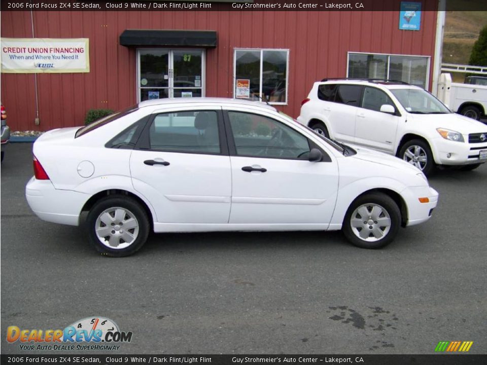 2006 Ford Focus ZX4 SE Sedan Cloud 9 White / Dark Flint/Light Flint Photo #6