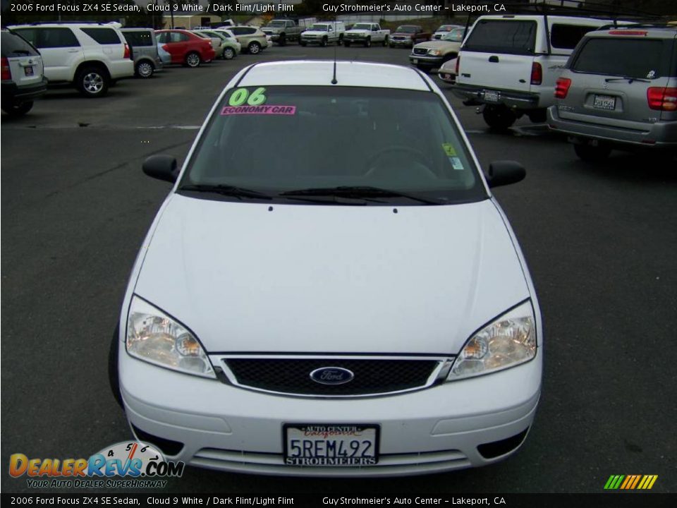 2006 Ford Focus ZX4 SE Sedan Cloud 9 White / Dark Flint/Light Flint Photo #8