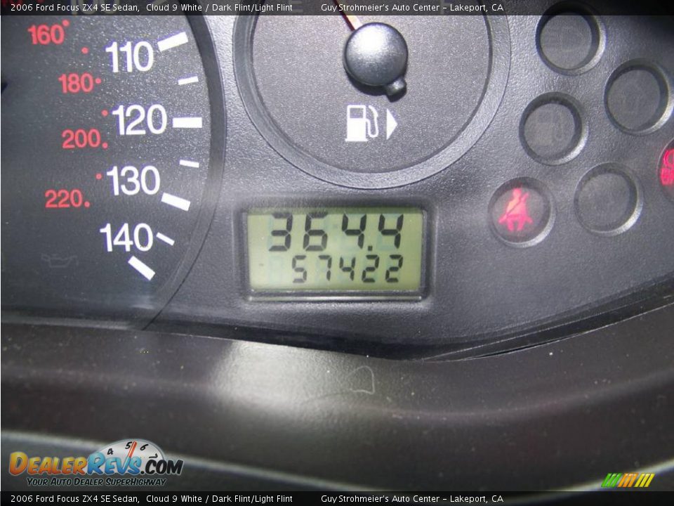 2006 Ford Focus ZX4 SE Sedan Cloud 9 White / Dark Flint/Light Flint Photo #14