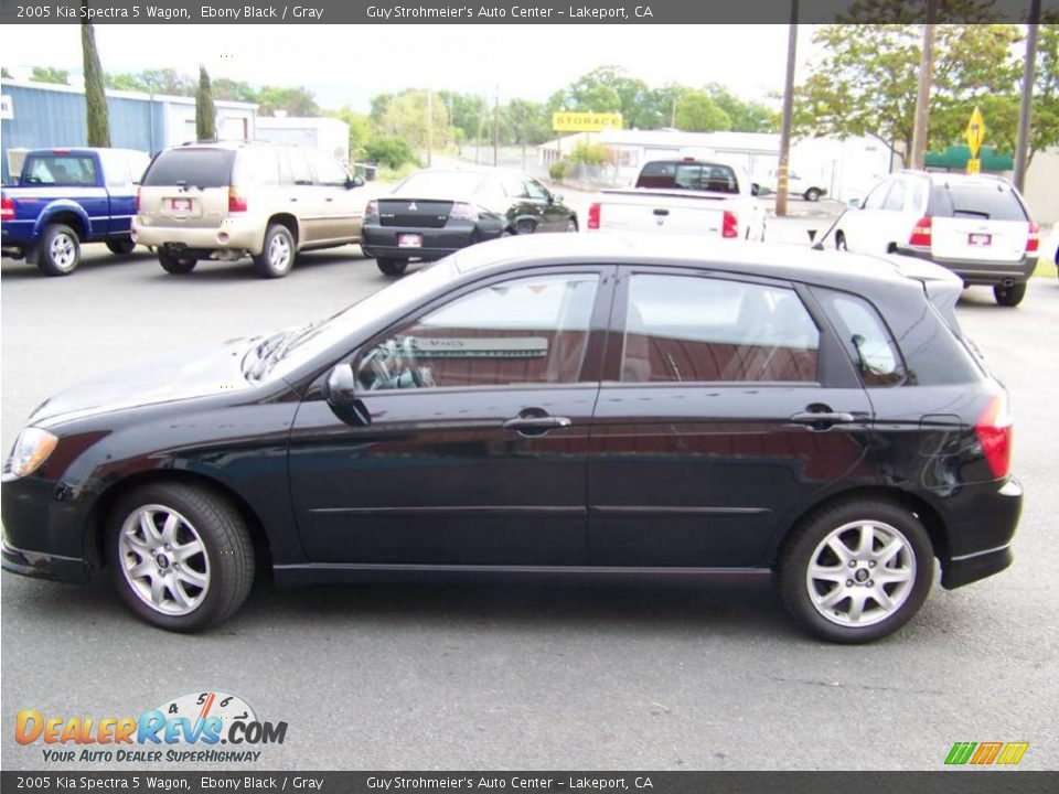 2005 Kia Spectra 5 Wagon Ebony Black / Gray Photo #2