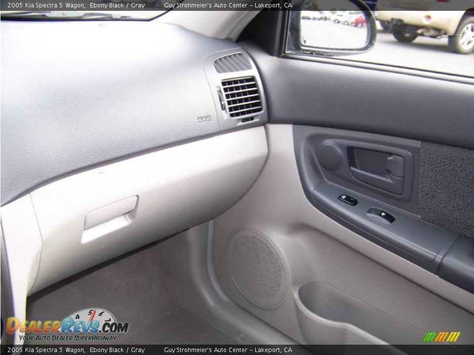 2005 Kia Spectra 5 Wagon Ebony Black / Gray Photo #18