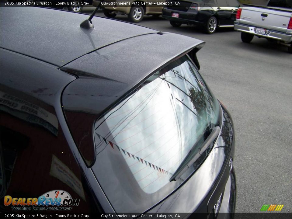 2005 Kia Spectra 5 Wagon Ebony Black / Gray Photo #23