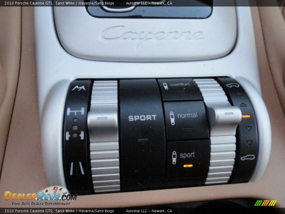 Controls of 2010 Porsche Cayenne GTS Photo #15