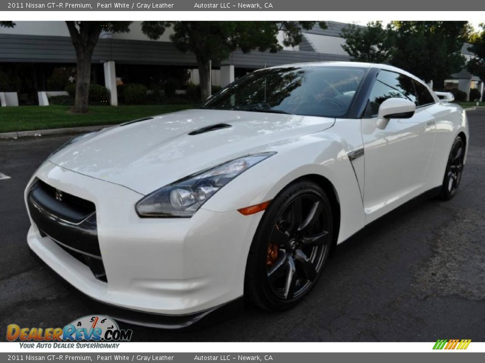 Front 3/4 View of 2011 Nissan GT-R Premium Photo #2