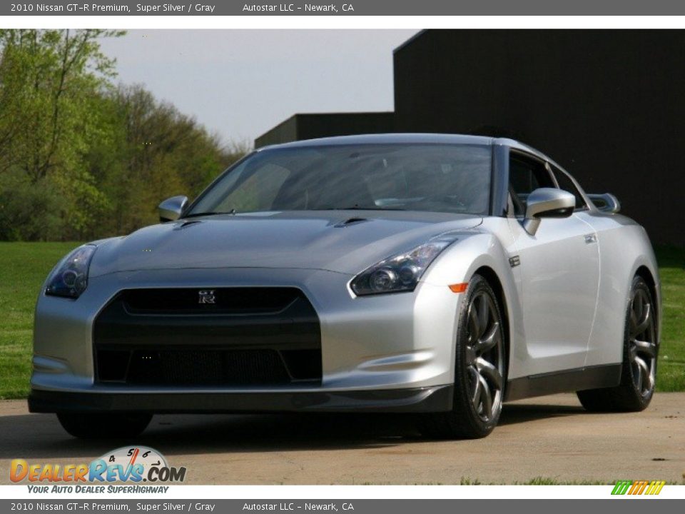 Front 3/4 View of 2010 Nissan GT-R Premium Photo #4