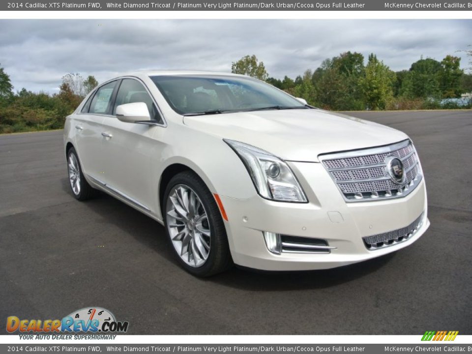 Front 3/4 View of 2014 Cadillac XTS Platinum FWD Photo #1