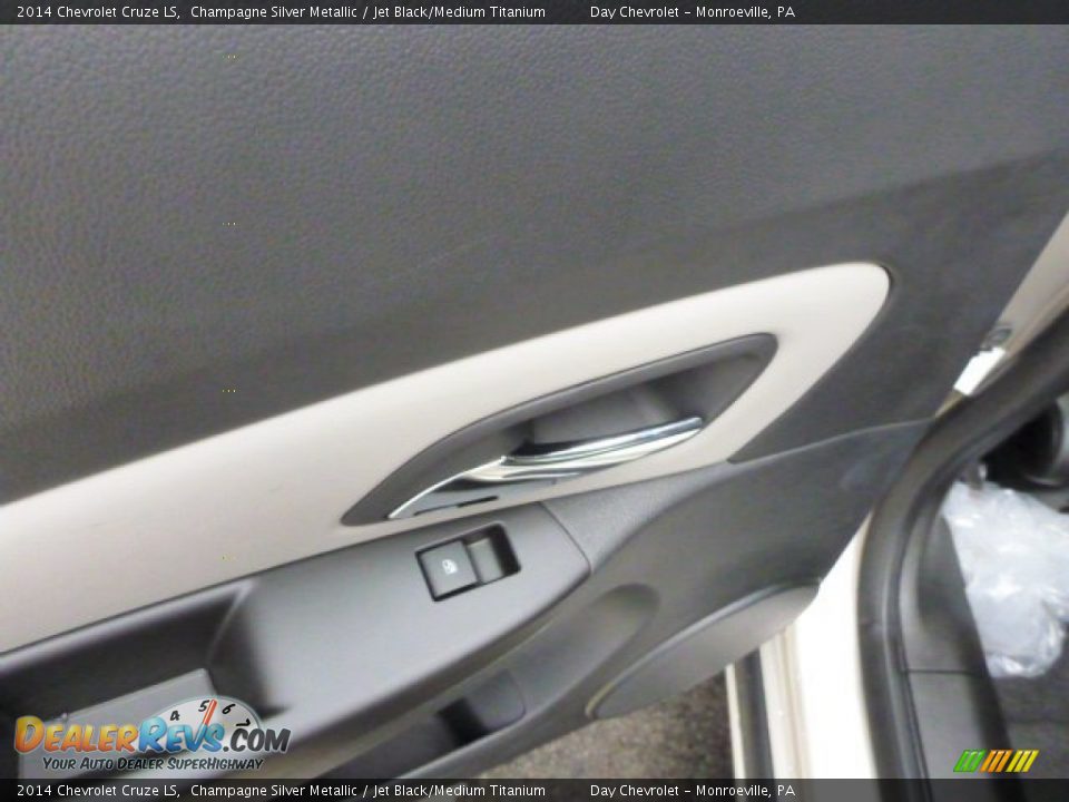 2014 Chevrolet Cruze LS Champagne Silver Metallic / Jet Black/Medium Titanium Photo #14