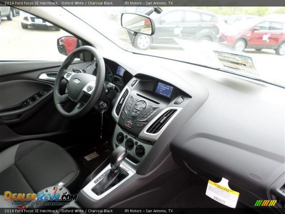2014 Ford Focus SE Hatchback Oxford White / Charcoal Black Photo #11