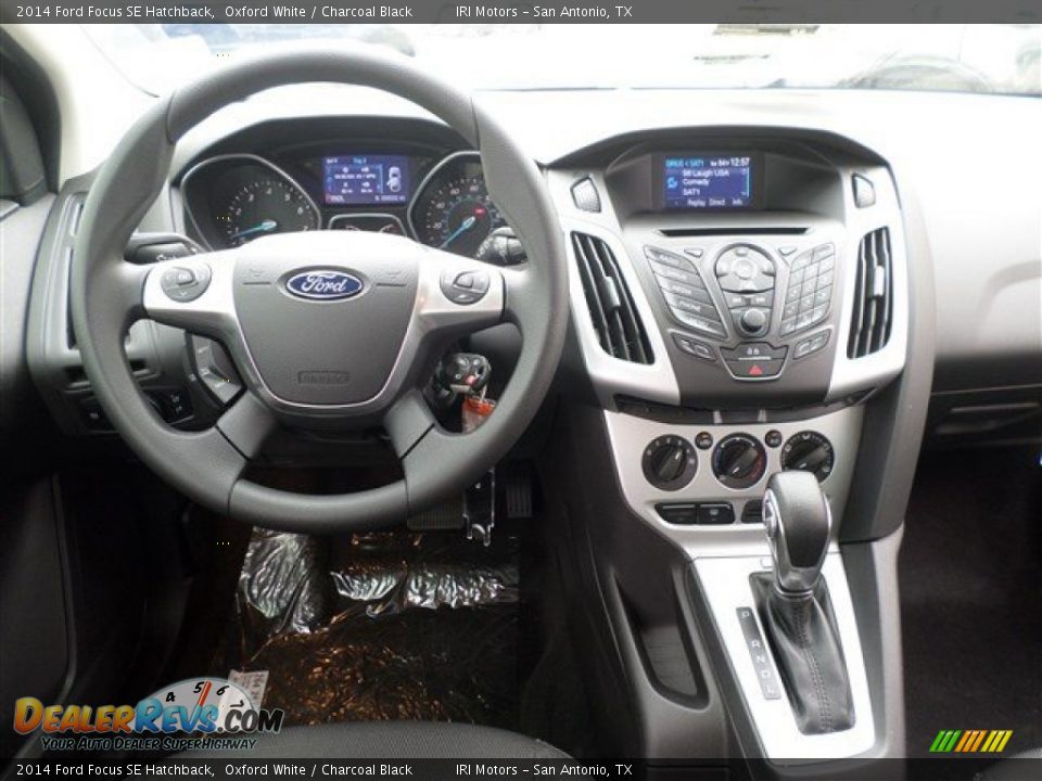 2014 Ford Focus SE Hatchback Oxford White / Charcoal Black Photo #16