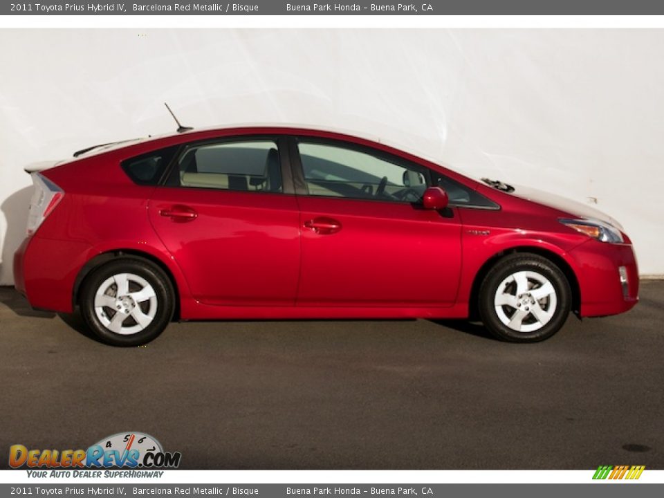 2011 Toyota Prius Hybrid IV Barcelona Red Metallic / Bisque Photo #11
