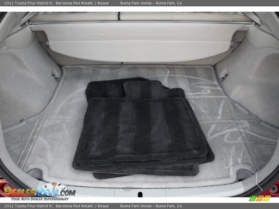2011 Toyota Prius Hybrid IV Barcelona Red Metallic / Bisque Photo #15