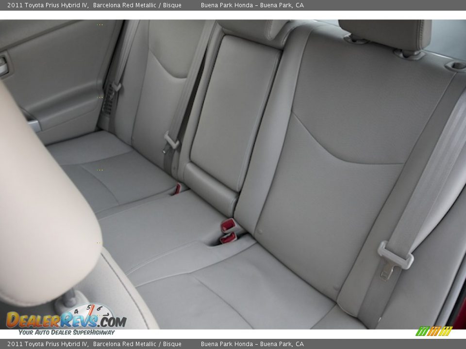 2011 Toyota Prius Hybrid IV Barcelona Red Metallic / Bisque Photo #17