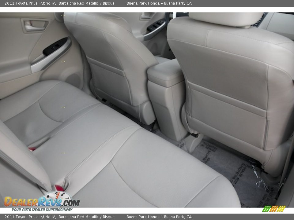 2011 Toyota Prius Hybrid IV Barcelona Red Metallic / Bisque Photo #18