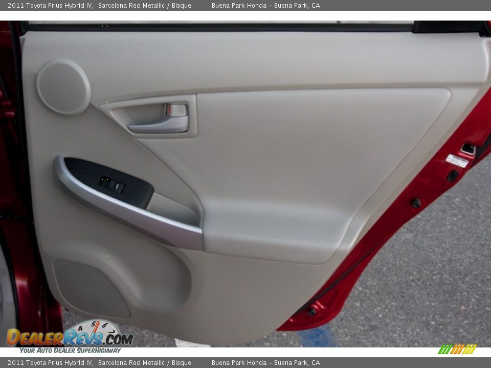 2011 Toyota Prius Hybrid IV Barcelona Red Metallic / Bisque Photo #29