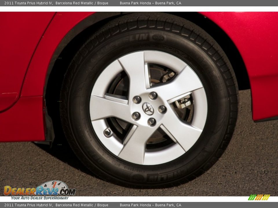 2011 Toyota Prius Hybrid IV Barcelona Red Metallic / Bisque Photo #31