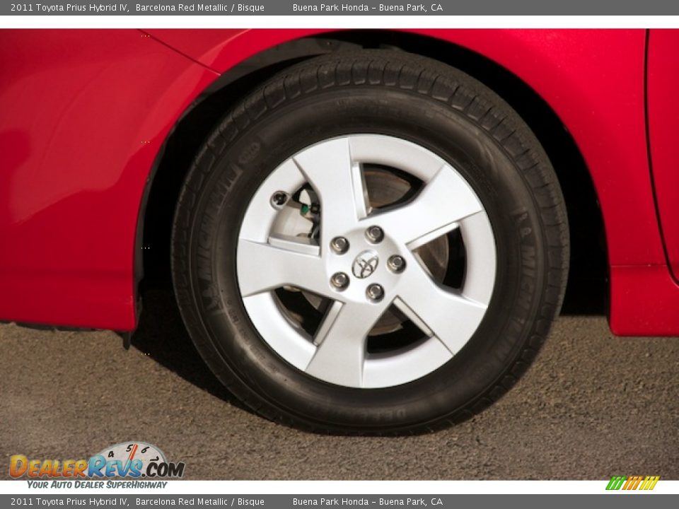 2011 Toyota Prius Hybrid IV Barcelona Red Metallic / Bisque Photo #33