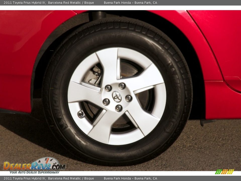 2011 Toyota Prius Hybrid IV Barcelona Red Metallic / Bisque Photo #34