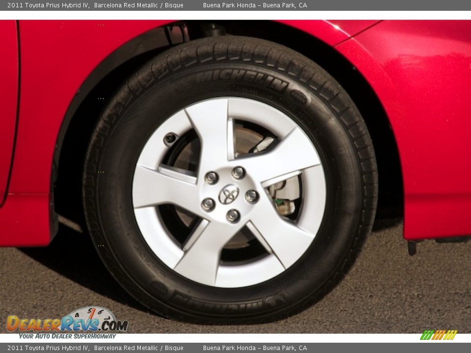 2011 Toyota Prius Hybrid IV Barcelona Red Metallic / Bisque Photo #35