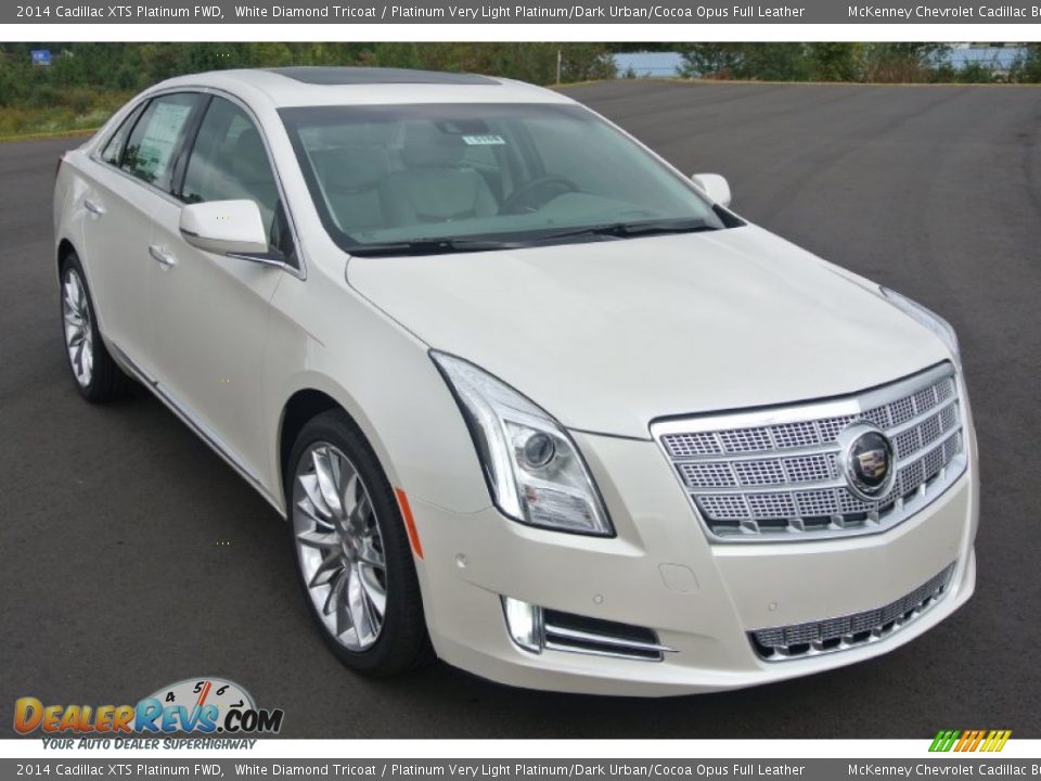 Front 3/4 View of 2014 Cadillac XTS Platinum FWD Photo #1