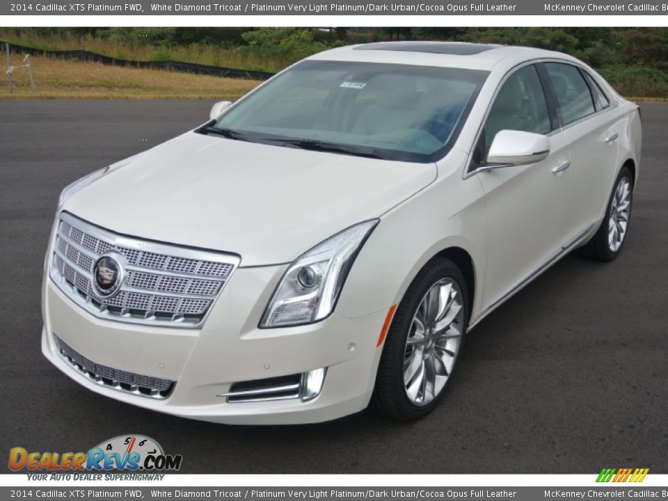Front 3/4 View of 2014 Cadillac XTS Platinum FWD Photo #2