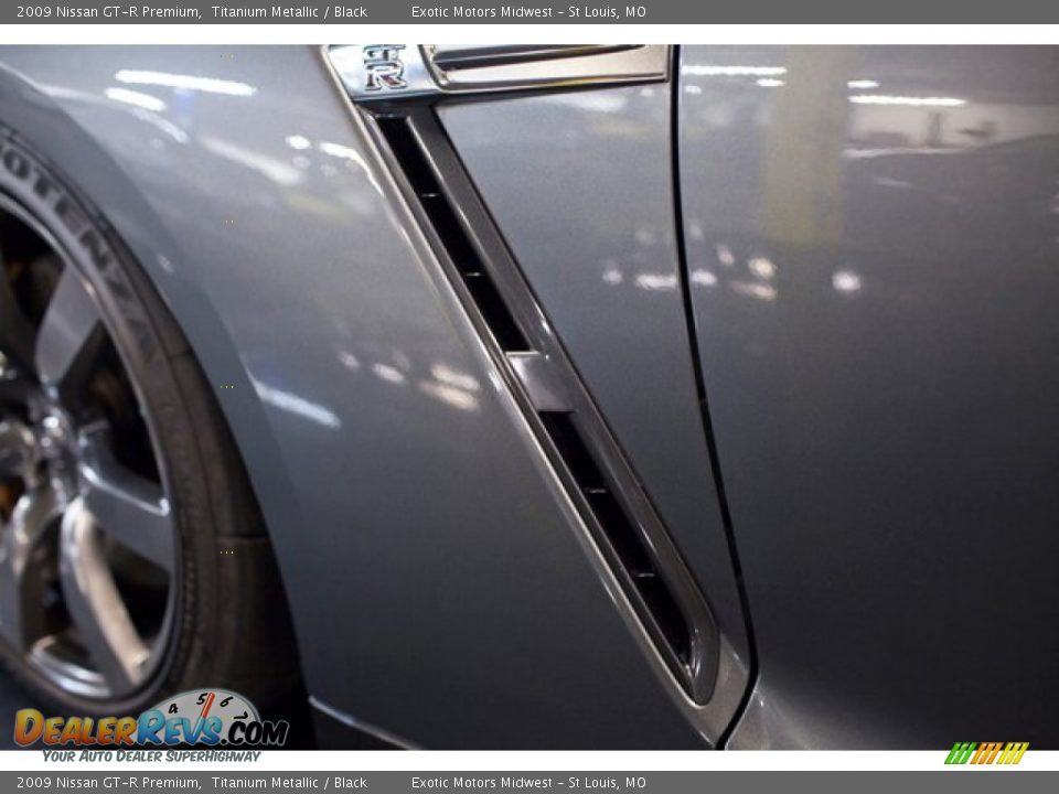 2009 Nissan GT-R Premium Titanium Metallic / Black Photo #29