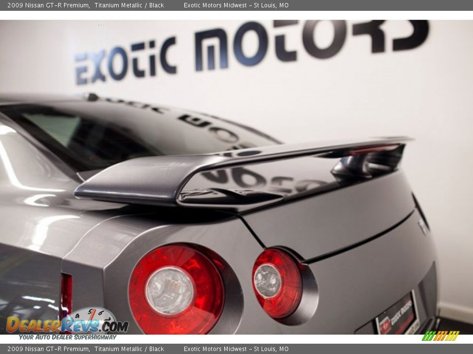 2009 Nissan GT-R Premium Titanium Metallic / Black Photo #31