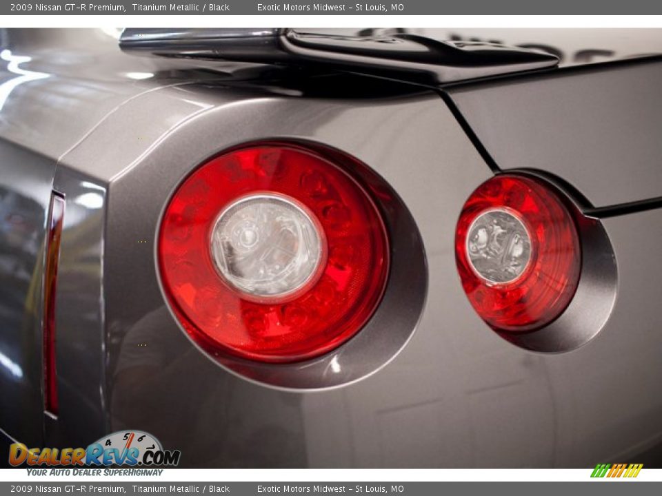 2009 Nissan GT-R Premium Titanium Metallic / Black Photo #32