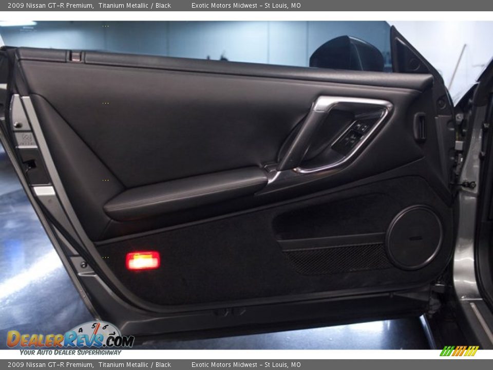 Door Panel of 2009 Nissan GT-R Premium Photo #35
