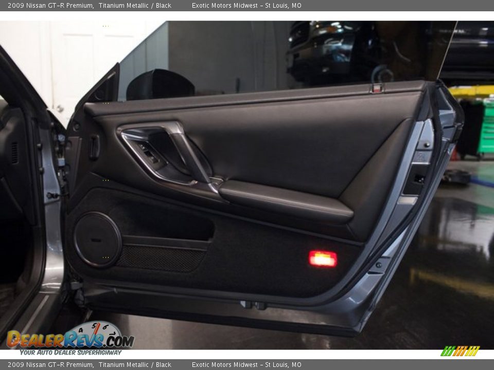 Door Panel of 2009 Nissan GT-R Premium Photo #36