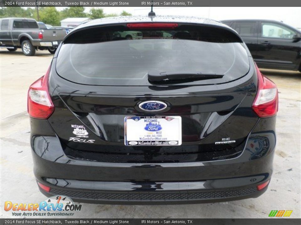 2014 Ford Focus SE Hatchback Tuxedo Black / Medium Light Stone Photo #4