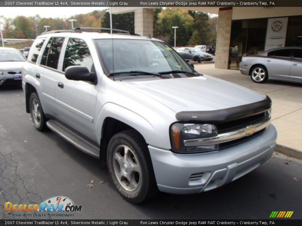2007 Chevrolet TrailBlazer LS 4x4 Silverstone Metallic / Light Gray Photo #2