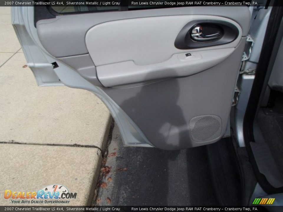 2007 Chevrolet TrailBlazer LS 4x4 Silverstone Metallic / Light Gray Photo #13